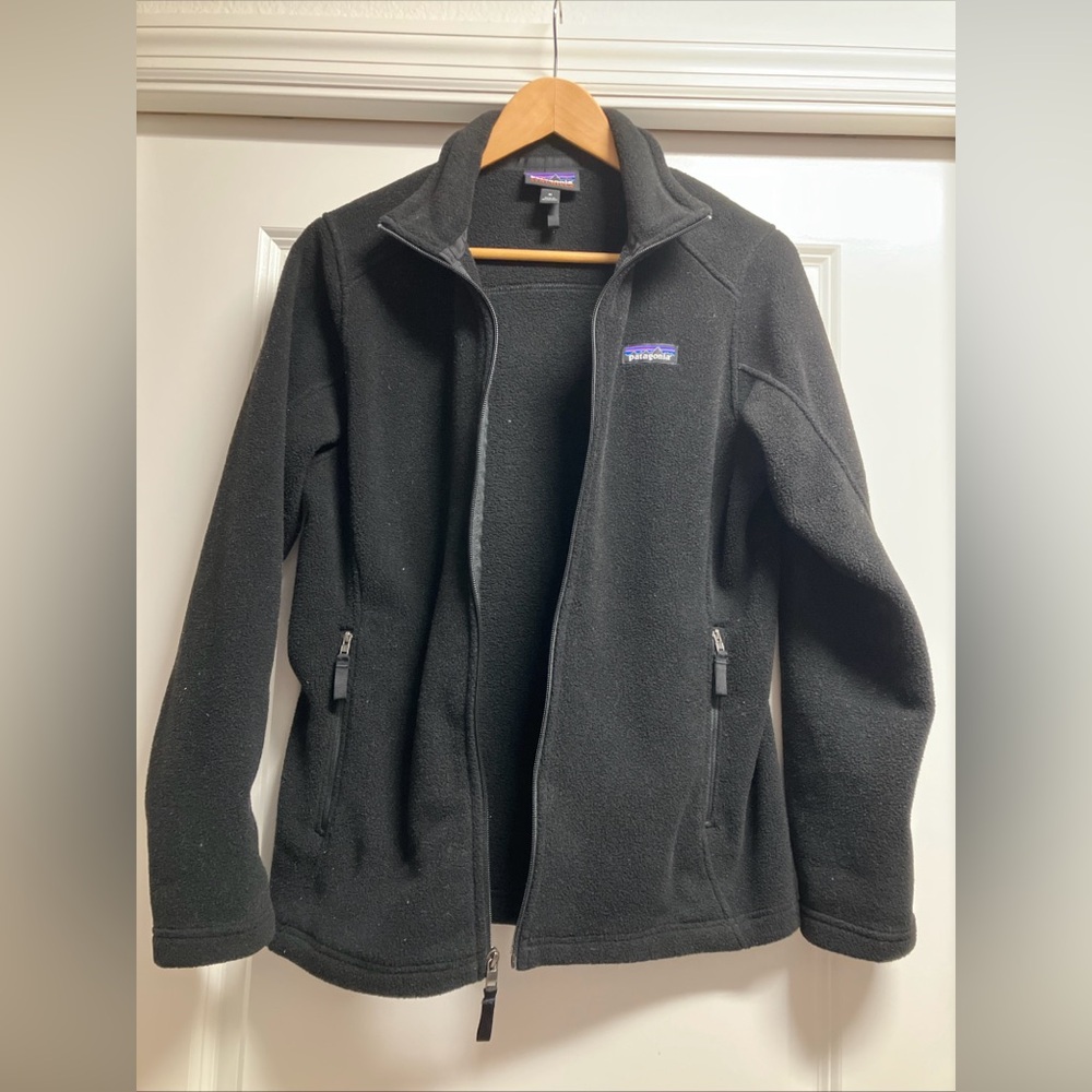 Patagonia women’s black medium, long sleeve zip front fleece